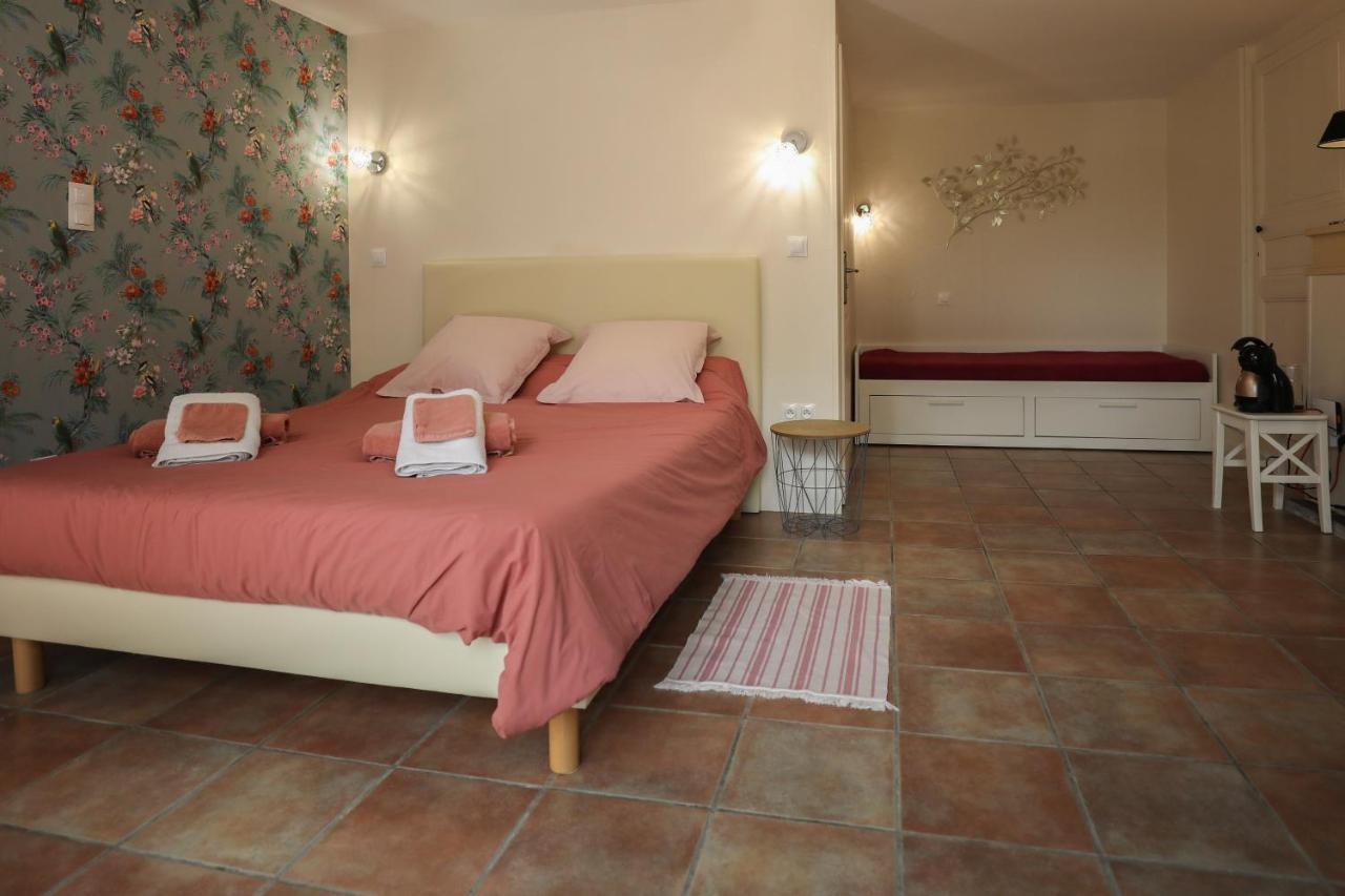 Au Pays De Jacquou : Chambre D'Hotes Et Table D'Hotes Fossemagne Exterior foto