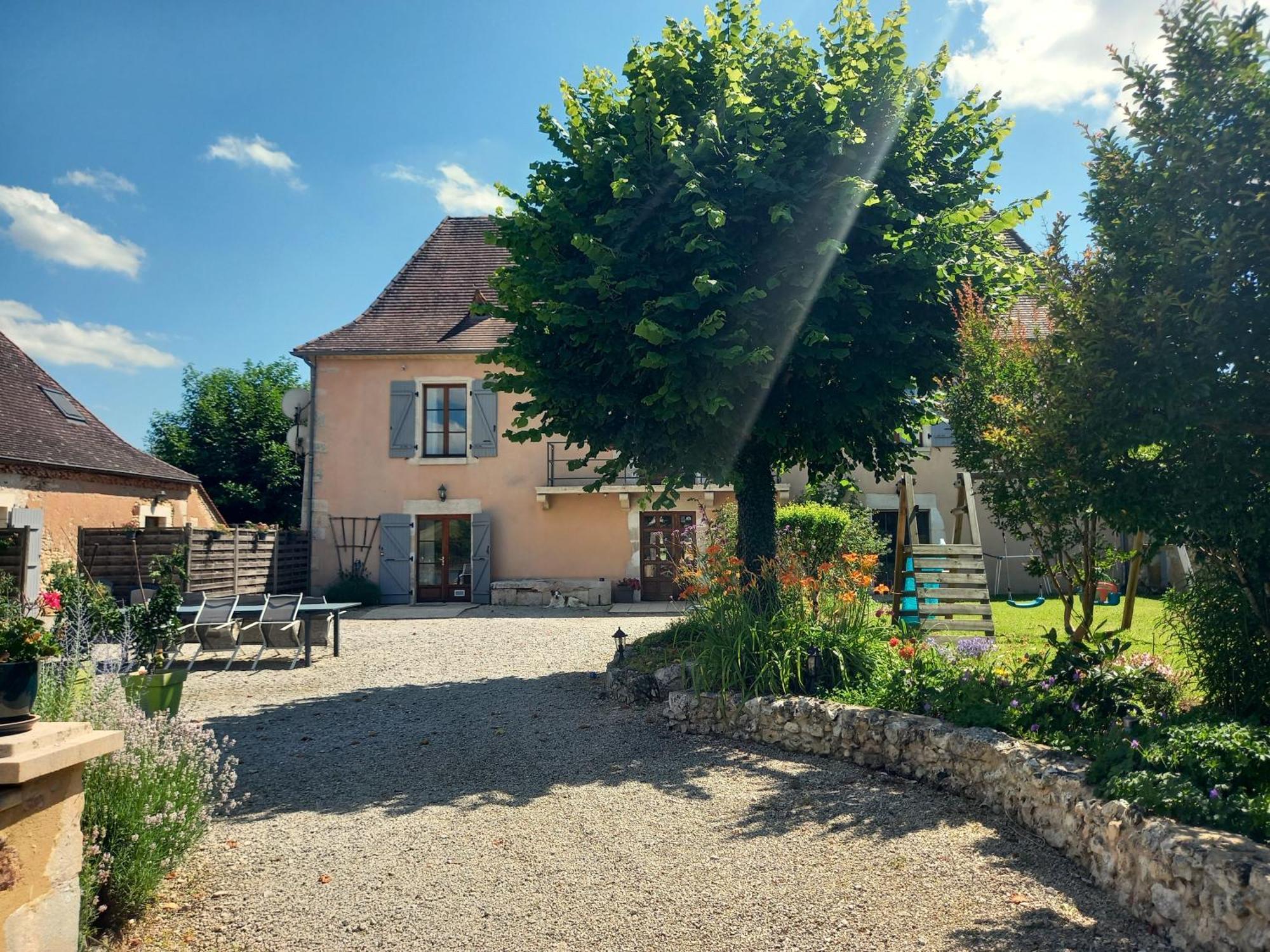 Au Pays De Jacquou : Chambre D'Hotes Et Table D'Hotes Fossemagne Exterior foto